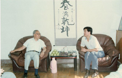 時(shí)任陜西省政協(xié)副主席、省民建主任張鶴齡與袁曉峰在一起